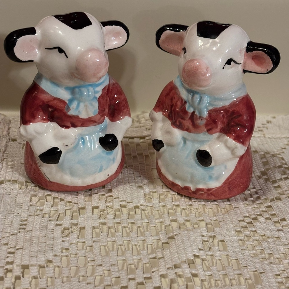Vintage Ceramic Cow Salt and Pepper Shakers